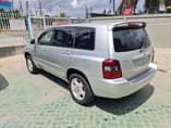 A picture of 2005 toyota kluger