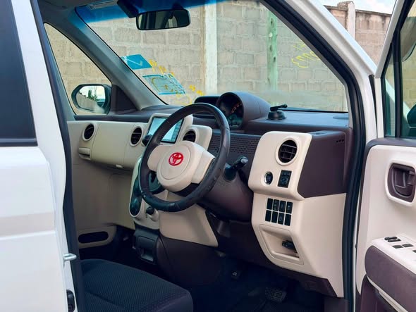 A picture of Toyota porte new model 0784336990