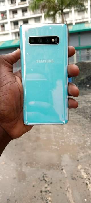 A picture of Samsung S10 RAM 8 GB 128