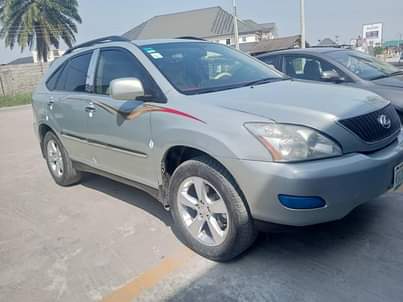 A picture of RX 330 Lexus