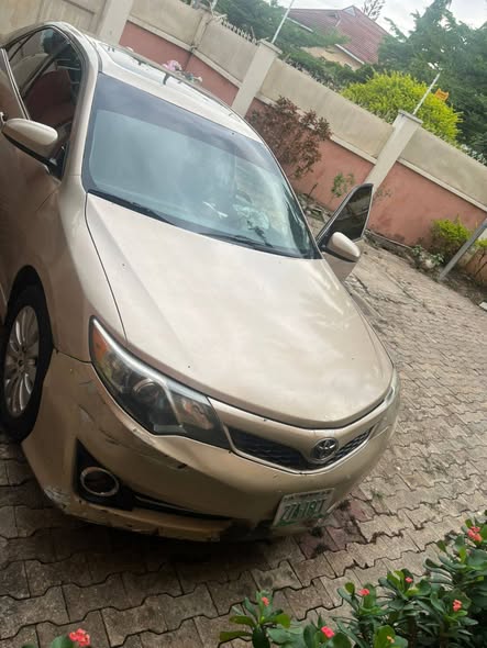 A picture of Belgium Grade High Distress 2013 Toyota Camry with untampered engine