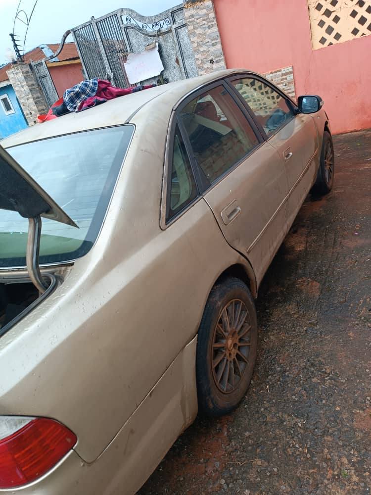 A picture of Toyota Avalon.... Model 04.... Engine and gear untoch .... nitiro