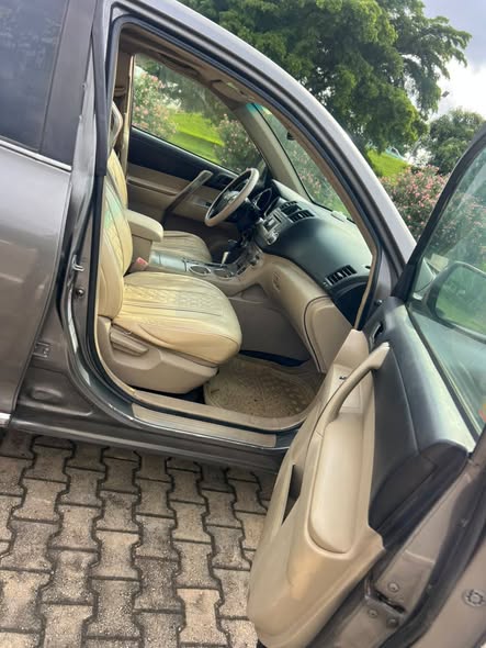 A picture of TOYOTA HIGHLANDER 2013