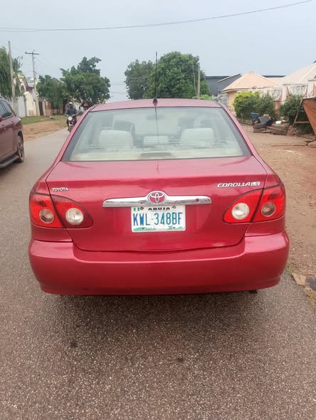 A picture of 2005 Toyota Corolla LE 05