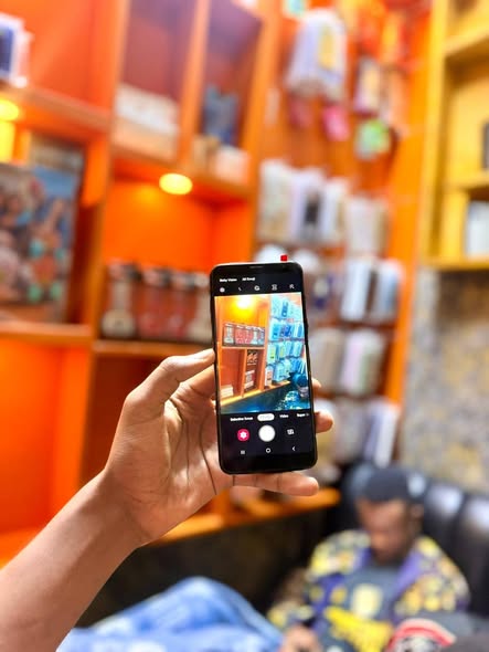 A picture of Samsung golaxy S8