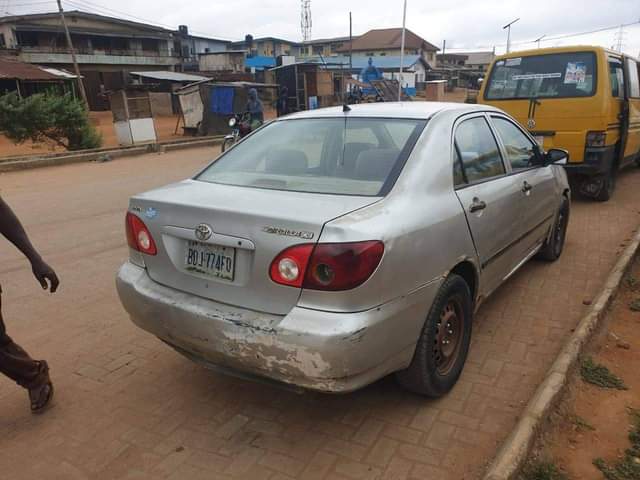A picture of 2004 TOYOTA CORROLA MANUAL