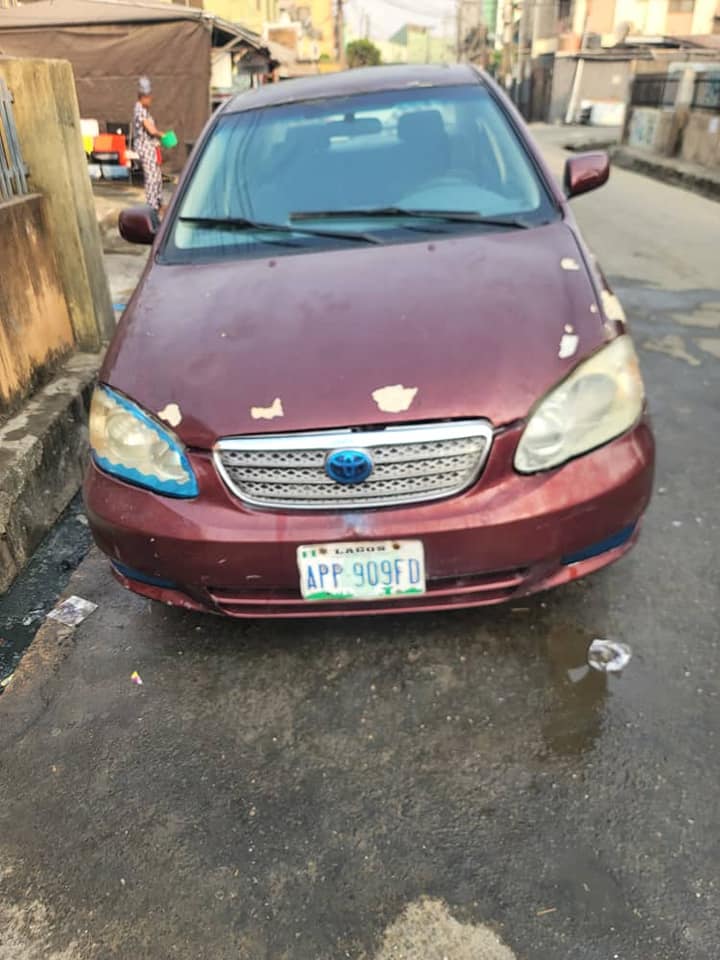 A picture of Toyota corolla 2004