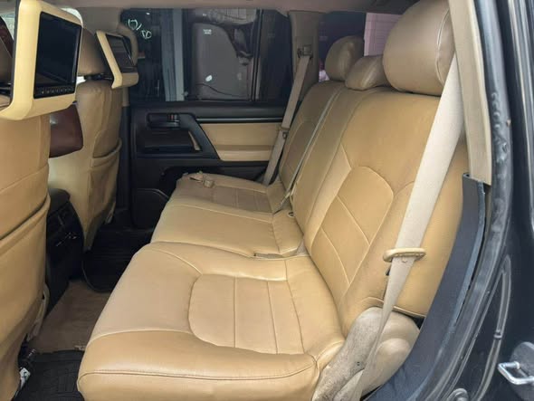 A picture of LANDCRUISER V8 200SERIES UPLIFT 300SERIES ONSALE