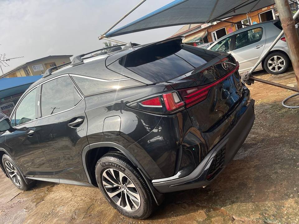 A picture of Old entry Toks 2023 RX350 Base options with sunroof 77