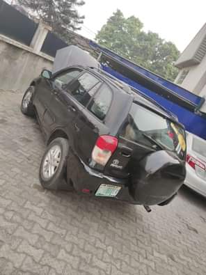 A picture of URGENT SALE Clean Reg 04 Toyota RAV4 EV fabric seat