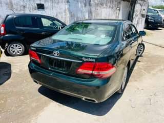 A picture of Toyota CROWN ROYAL SALON