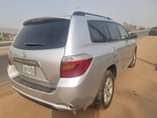 A picture of Distress super 1st sharp body 2010 Toyota highlander 4 1M