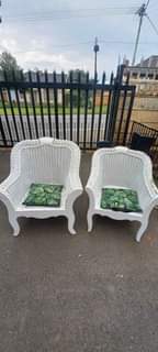 A picture of am selling this chairs is in every every good condition
