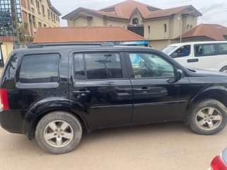 A picture of Honda pilot 2010