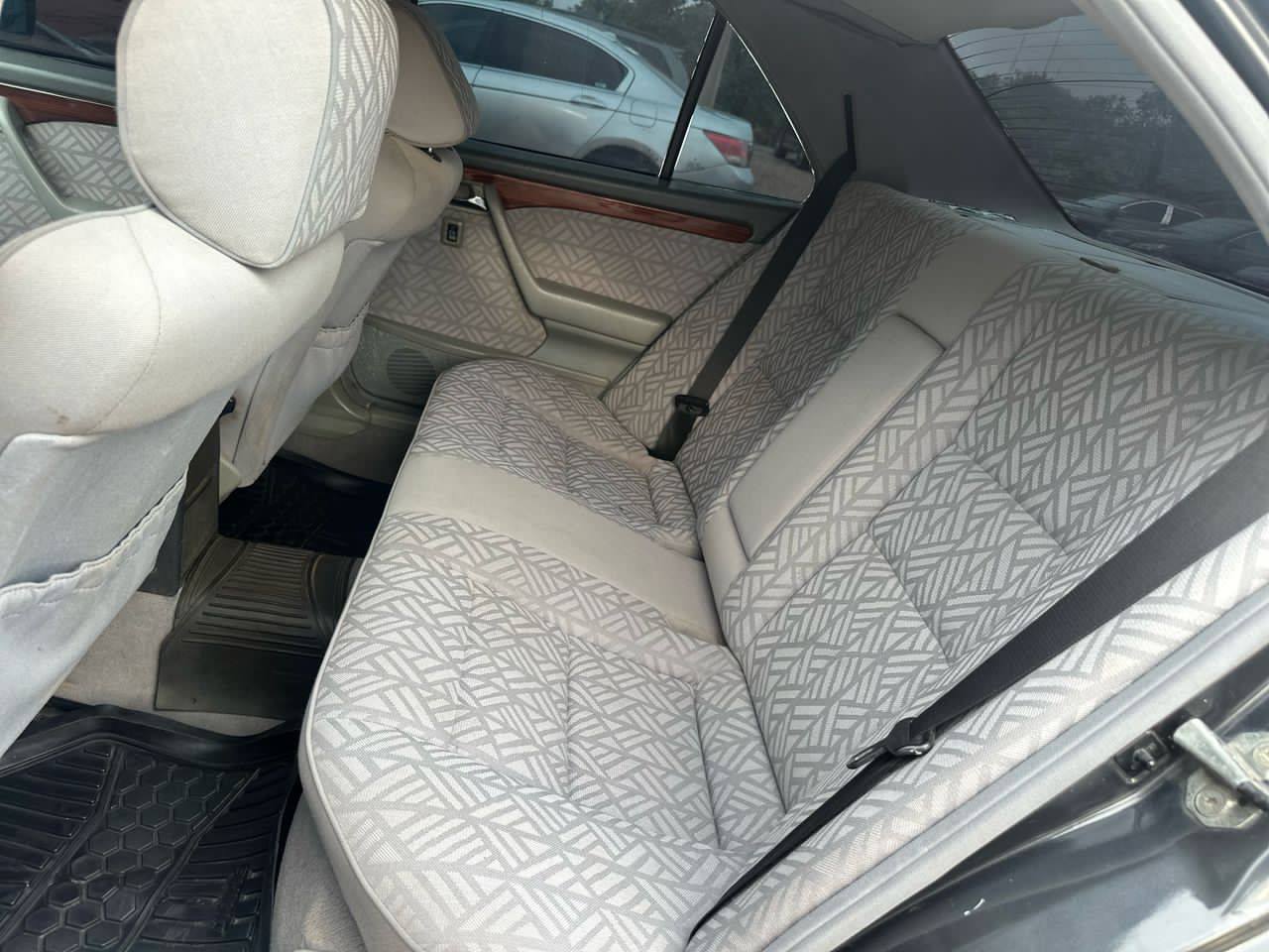 A picture of MERCEDES BENZ C200