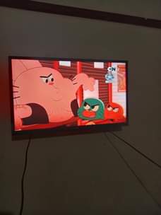 A picture of 32 inch aiwa digital tv