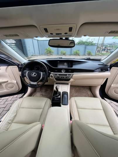 A picture of FULL OPTION LEXUS ES350