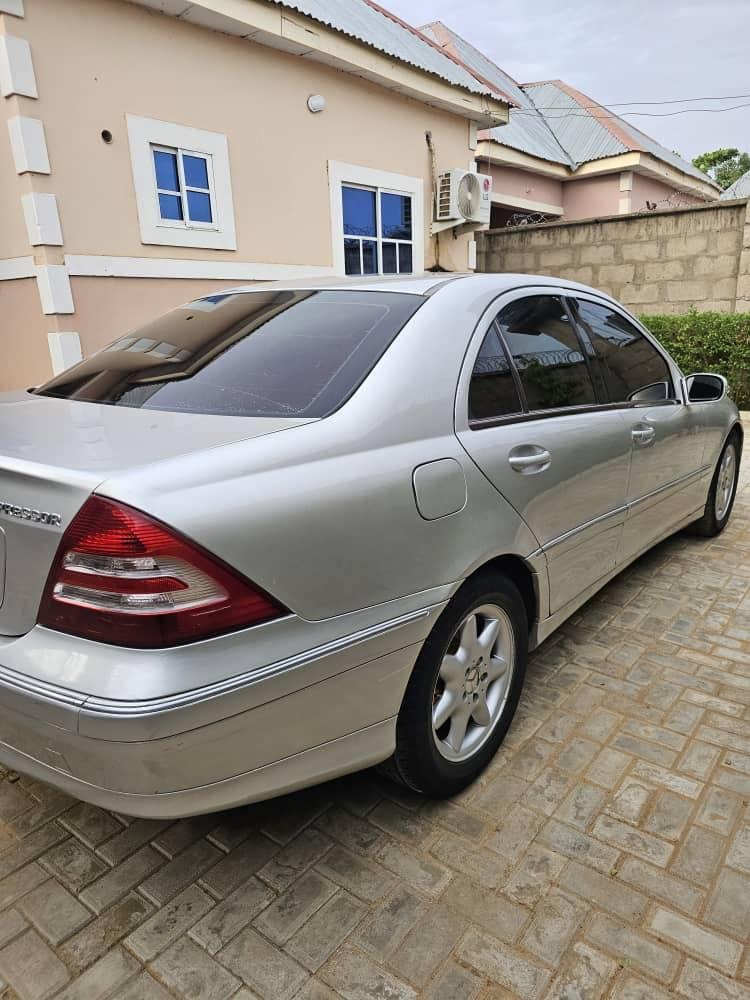 A picture of Mercedes Benz C200 compressor