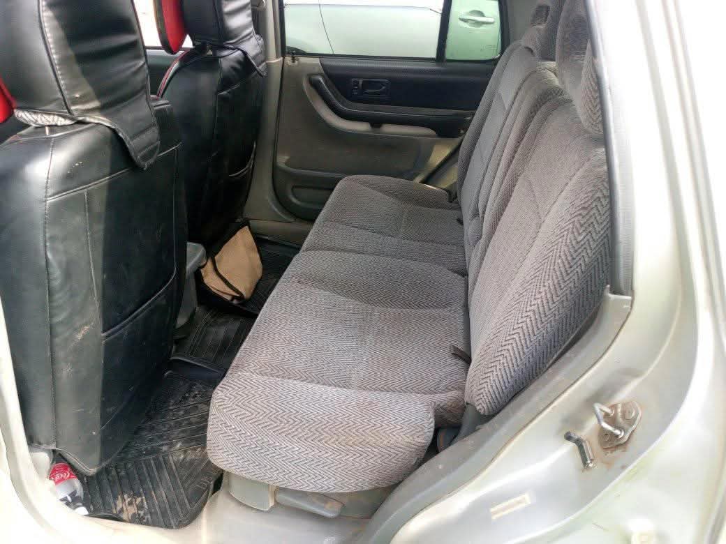 A picture of 1999 Honda cr v