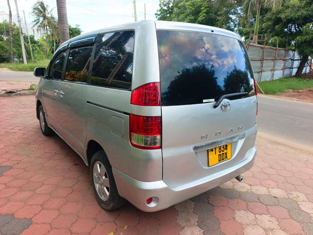 A picture of NOAH NEW SHAPE FULL AC FULL DOCUMENTS CC 1990 ENGINE