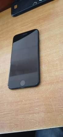 A picture of iPhone 7 black color GB 32