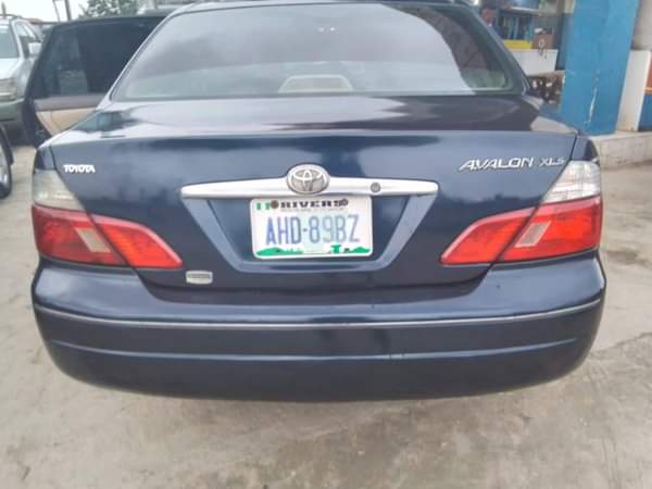 A picture of 2003 Toyota Avalon Buy and fix nothing AC chilling Gear
