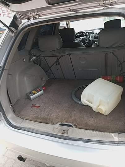 A picture of Pontiac vibe 2004 model