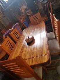 A picture of DINING TABLE