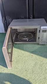 A picture of Microwave oven