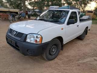 used nissan np300