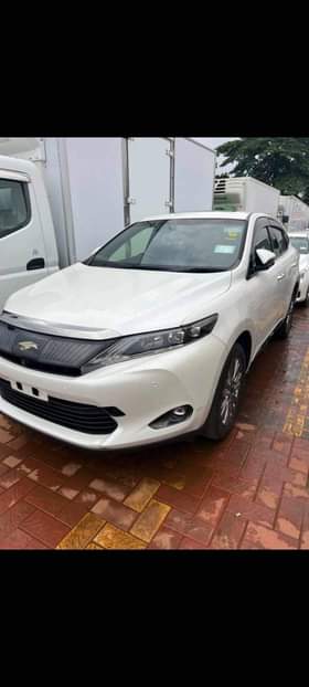 A picture of 2015 Toyota Harrier Toyota 2 0cc
