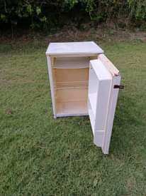 A picture of Kenwood fridge single door inagandsh Sana na kupoza vzr haina