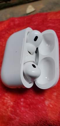 A picture of Original airpods pro UGX 200.000