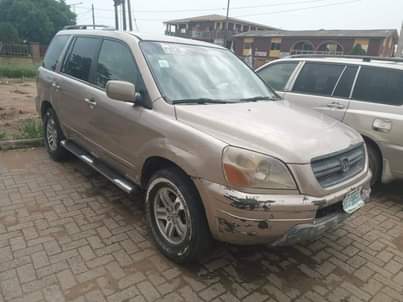 A picture of 2004 Honda pilot Pilot