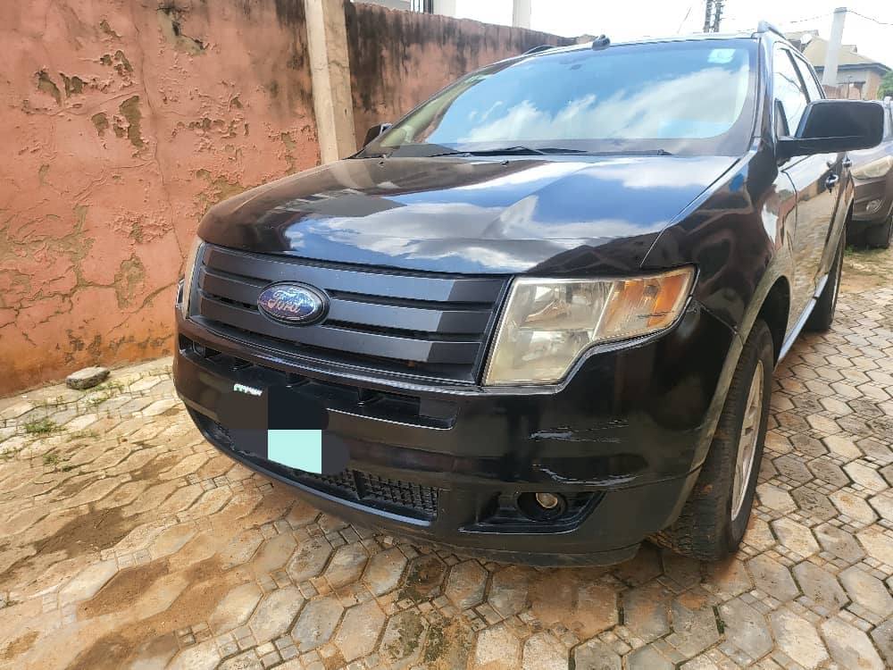 A picture of 2008 Ford Edge everything working perfectly clean price 2.7 settlement