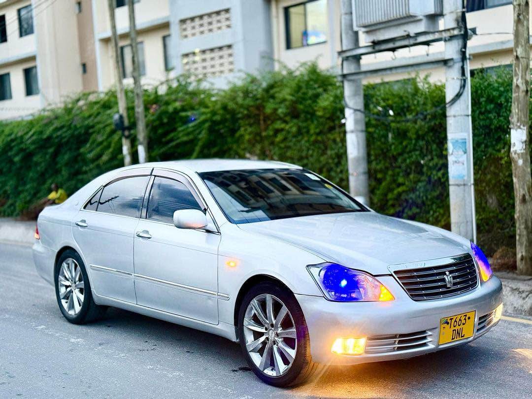 toyota crown