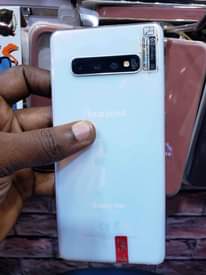 A picture of Samsung galaxy s10 plus At cheap price Storage 128gb 8gb