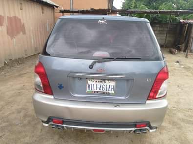 A picture of KIA carens 2008 model First body Gear Engine AC needs
