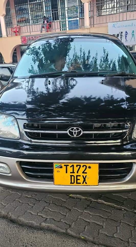 A picture of Price 13 5 ML no 0683800498 Toyota Noah Sr 40