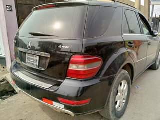 A picture of Mercedes ML350 06