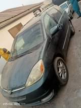 A picture of Toyota Sienna 05 Excellent condition