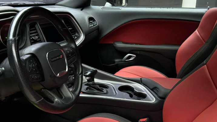 A picture of Dodge challenger 2021