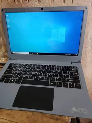 A picture of Accer Evo Laptop battery 12 hours 128GB SSD 4GB RAM