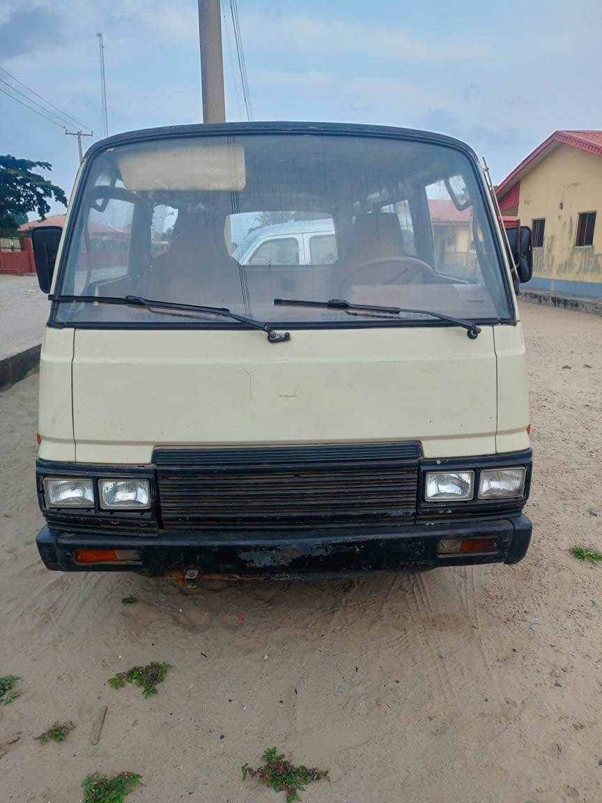 A picture of Tokunbo Nissan Bus