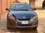 A picture of Toyota matrix 2010 model first body pan. Engine and gear