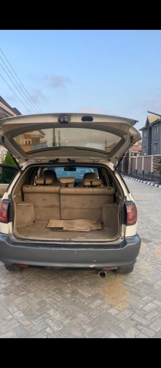 A picture of Lexus Rx 300