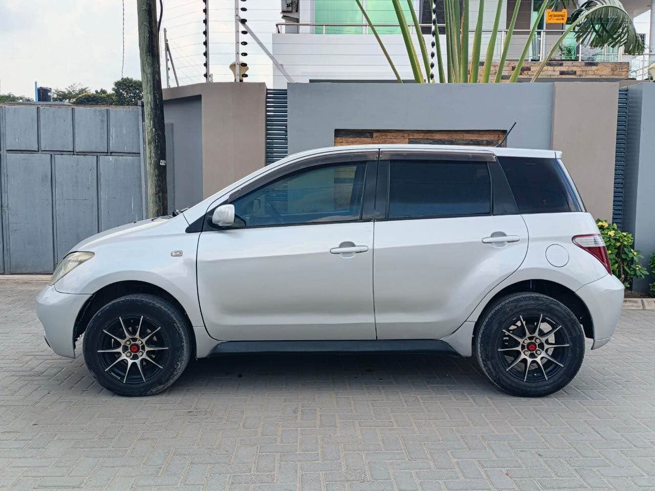 A picture of TOYOTA IST 0767058883