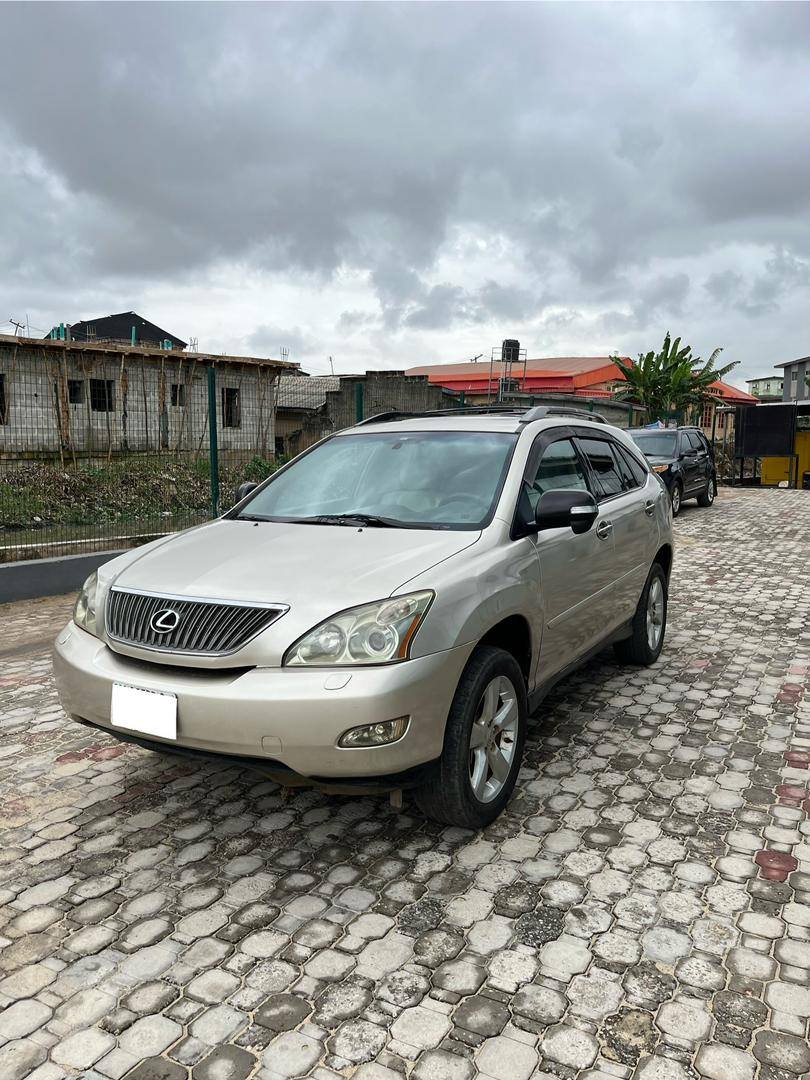 A picture of Registered Lexus Rx 330 at ketu