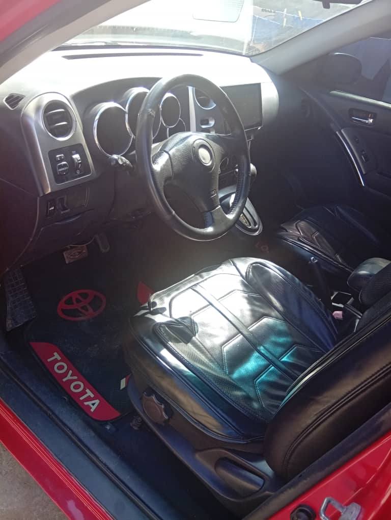 A picture of Toyota matrix 2004
