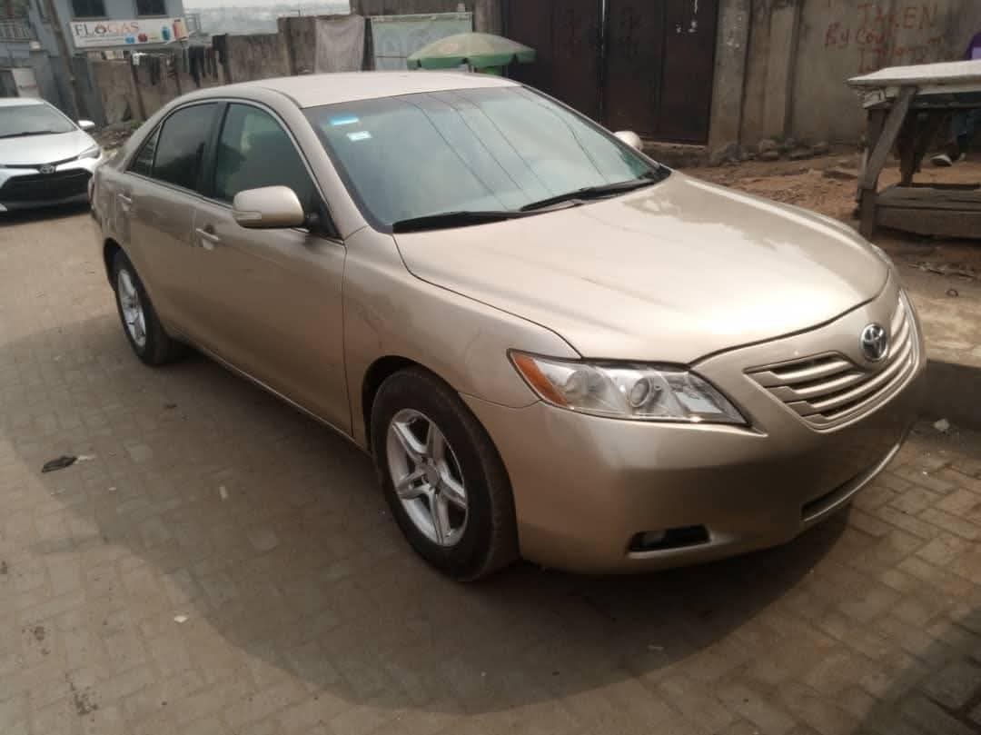 A picture of Toyota Camry 08